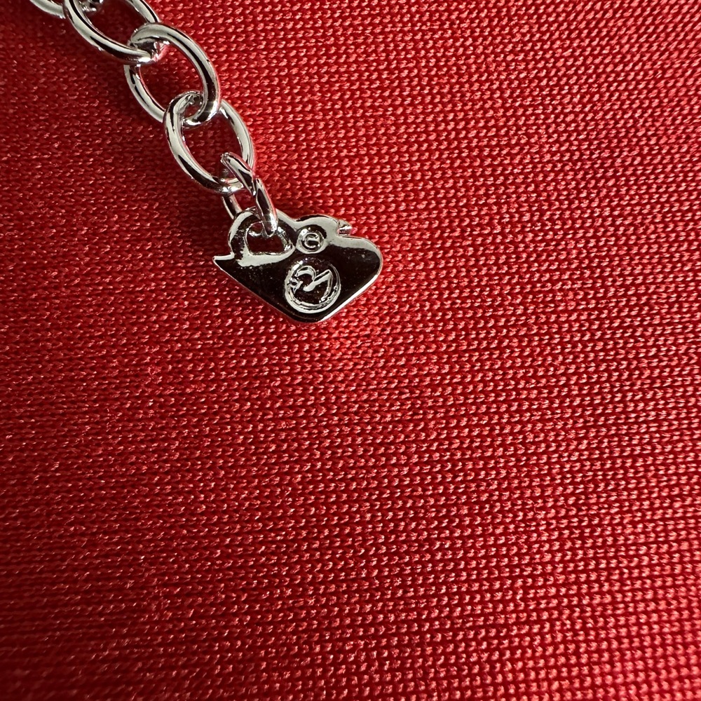 Elegant Silver Necklace with Clear Stones - Picture 2 of 2